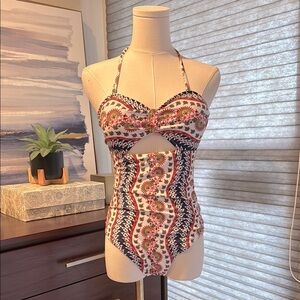 Cupshe Convertible One Piece Swimsuit with Cutouts. Size Small.